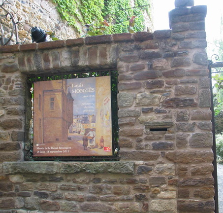 Entrée du musée avec affiche pour l'exposition